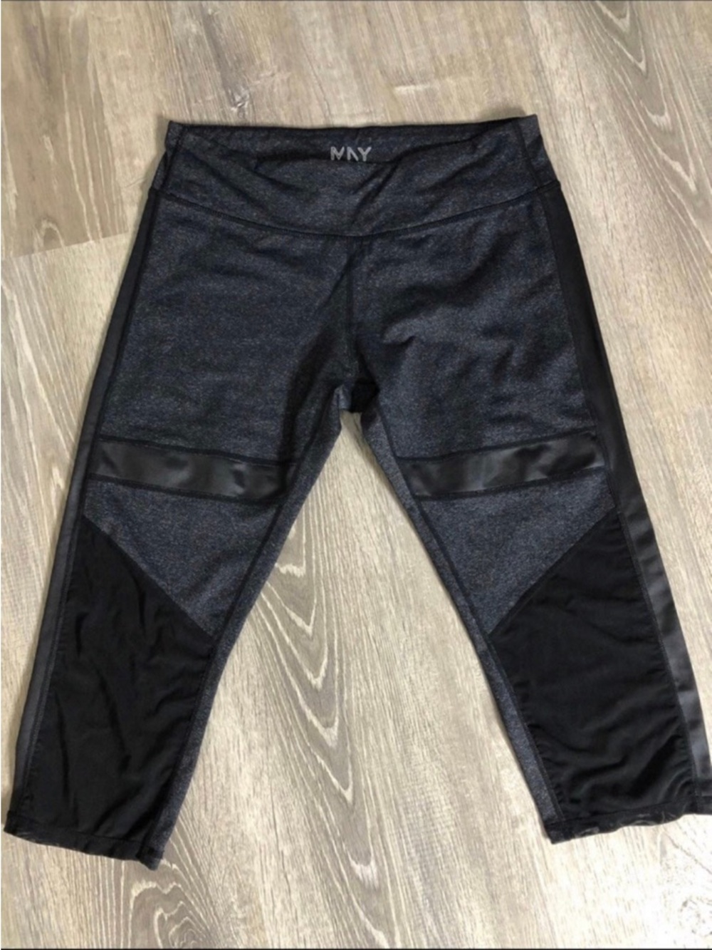 Marc New York Black/Dark Gray Capri Leggings with Mesh Panels Large